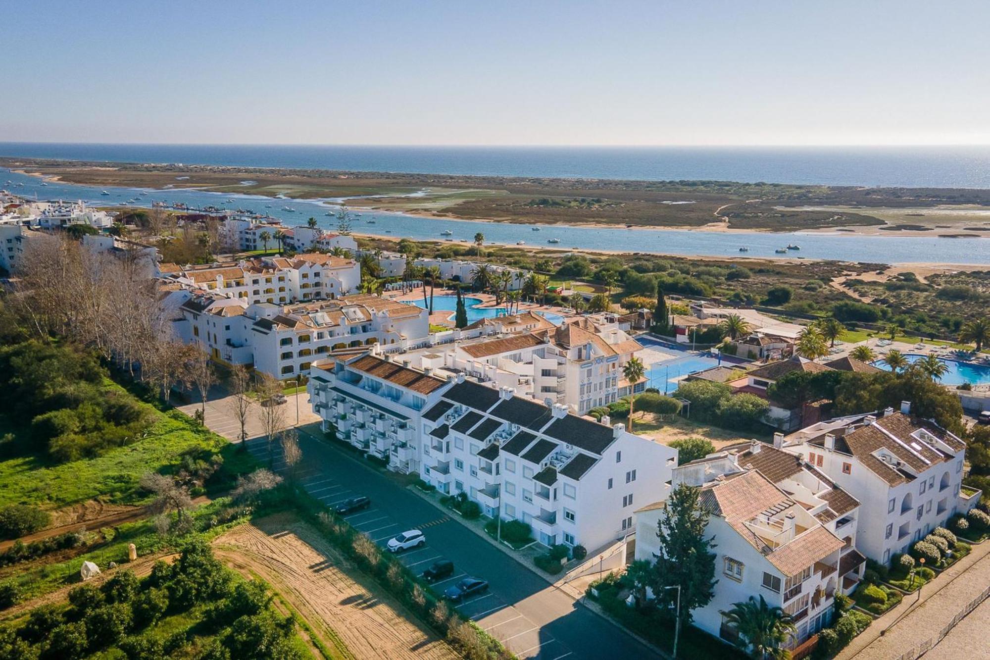 Golden 1 Bdr Flat W/ Balcony & Pool By Lovelystay Cabanas De Tavira Extérieur photo