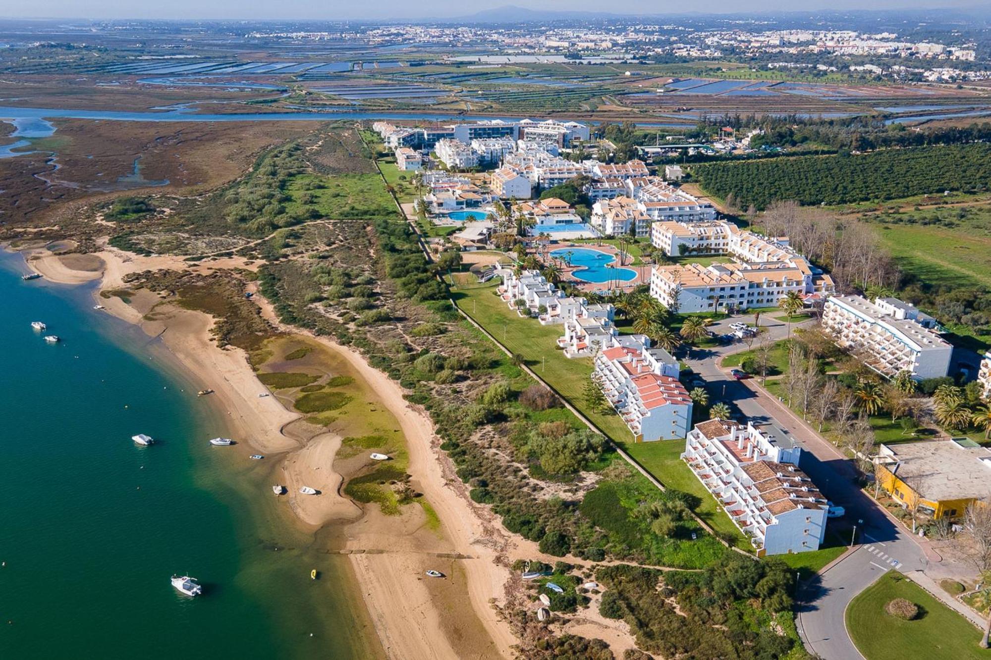 Golden 1 Bdr Flat W/ Balcony & Pool By Lovelystay Cabanas De Tavira Extérieur photo